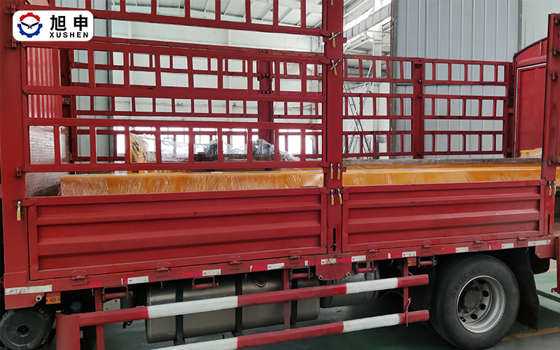 青島客戶(hù)訂購(gòu)的焊接操作機(jī)驗(yàn)收合格，裝車(chē)發(fā)往客戶(hù)現(xiàn)場(chǎng)